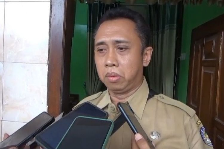 Kepala Seksi Bidang Industri Pariwisata Disparpora Kabupaten Situbondo, Andri Wibisono ketika ditemui di Eks Lokalisasi Gunung Sampan Situbondo pada Selasa (23/4/2024).