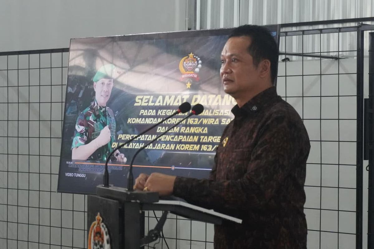 Bupati Jembrana I Made Kembang Hartawan menerima kunjungan sosialisasi dari Danrem 163/Wira Satya di Koperasi Desa/Kelurahan Merah Putih (KDKMP)&nbsp;Desa Delod Berawah, Selasa (7/4/2026).
