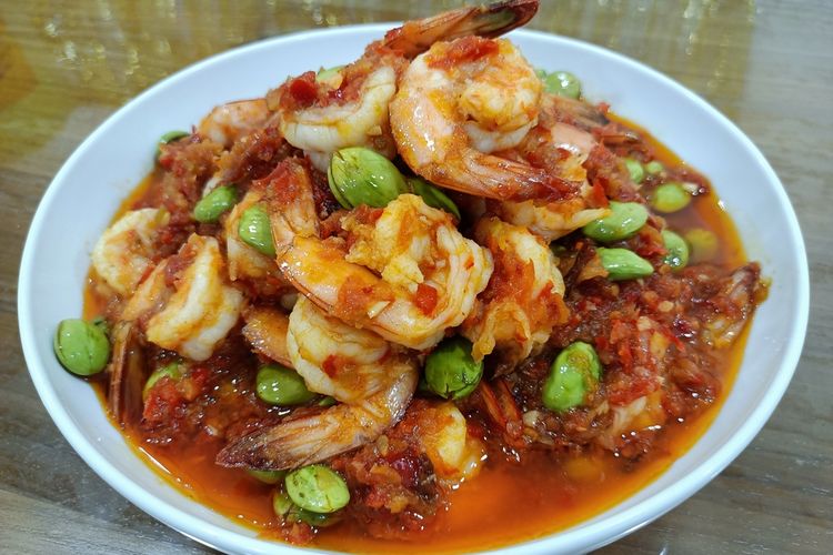 Ilustrasi sambal goreng udang pete. 