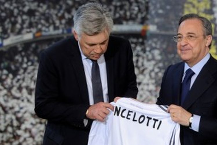 Pelatih Real Madrid, Carlo Ancelotti (kiri), dan Presiden Florentino Perez.