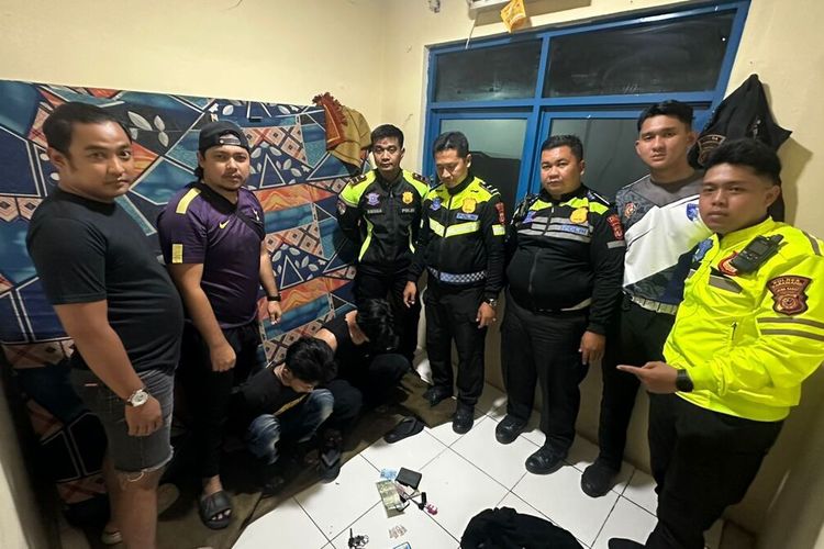 Berawal dari Razia Helm, Polisi Ringkus Pengedar Sabu di Karawang
