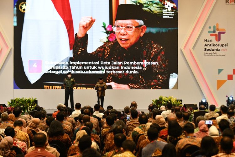Wakil Presiden Ma'ruf Amin memberikan sambutan saat menghadiri acara peringatan Hari Anitkorupsi Sedunia di Gedung Bidakara, Jakarta, Jumat (9/12/2022).