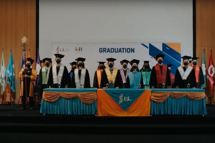 Indonesia International Institute for Life Sciences (i3L) menggelar wisuda keempat pada Kamis, 23 Desember 2021 secara virtul sebagai upaya menekan penyebaran pandemi Covid-19.