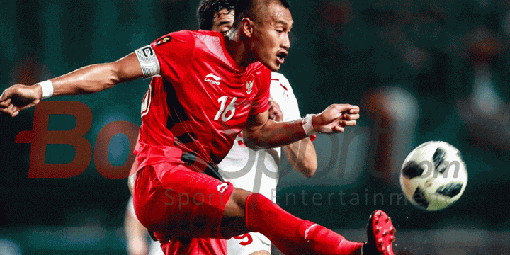 Hansamu Yama mengawal lini pertahanan Indonesia pada laga versus Palestina dalam laga Grup A Asian Games 2018 di Stadion Patriot, 15 Agustus 2018. 