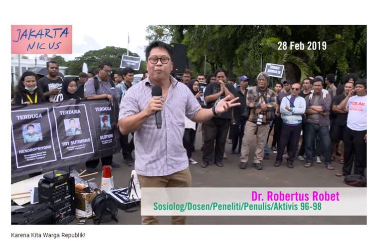Aktivis yang juga akademisi Robertus Robet saat menyampaikan orasi pada aksi Kamisan, 28 Februari 2019.