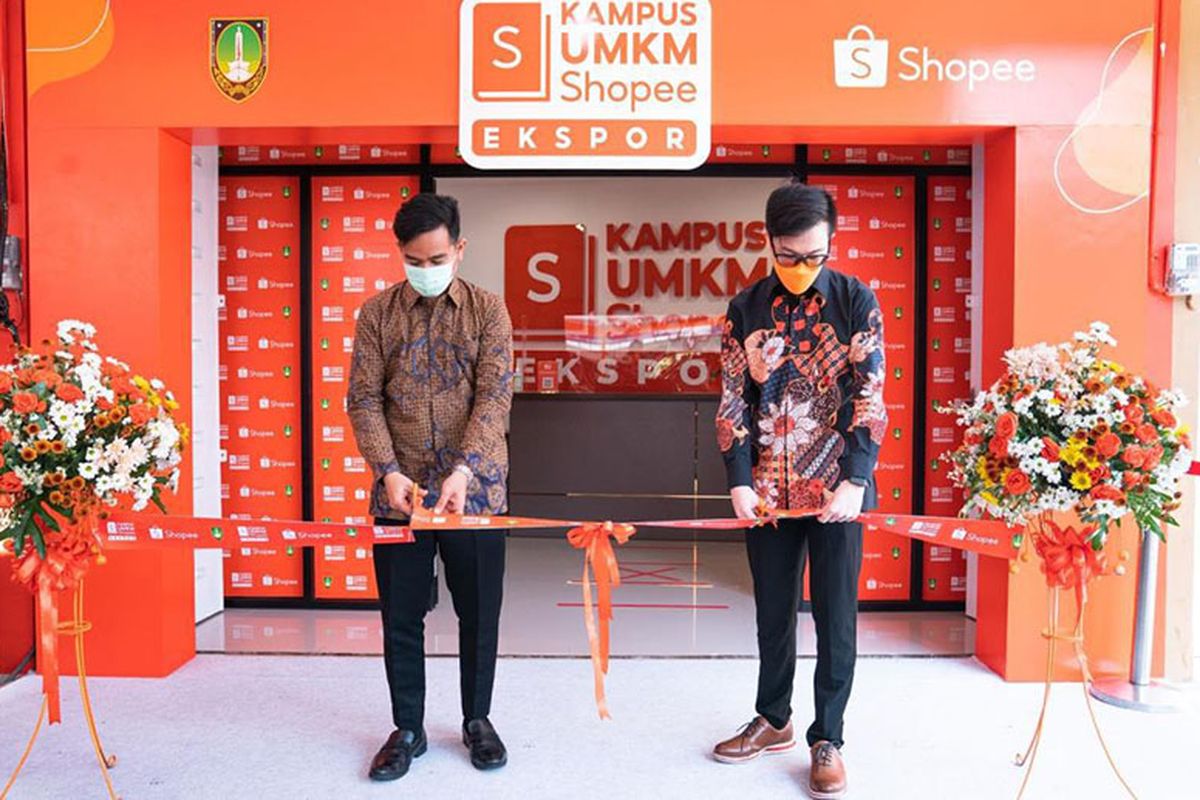 Shopee Indonesia dan Wali Kota Solo Gibran Rakabuming meresmikan Kampus UMKM Shopee Ekspor Solo pada Selasa (18/5/2021)