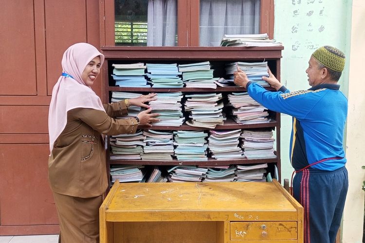 Minat Baca Murid Rendah, Guru SD di Kampar Bertahan dengan Pojok Baca dan Buku Seadanya