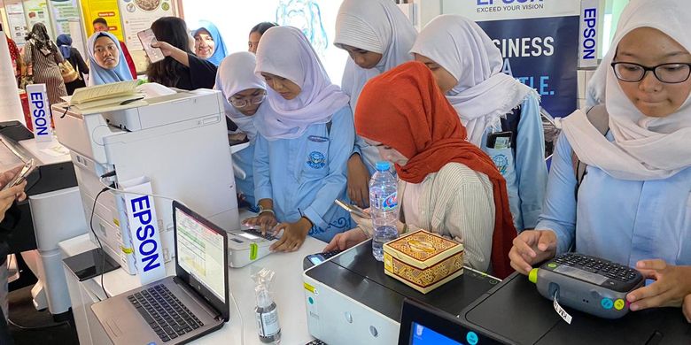 Festival Sains dan Budaya (FSB) 2020 merupakan penggabungan antara kompetisi ISPO (Indonesian Science Project Olimpad) dan OSEBI (Olimpiade Seni dan Bahasa Indonesia) berlangsung 21-23 Februari 2020 di Sekolah Kharisma Bangsa, Tangerang Selatan.