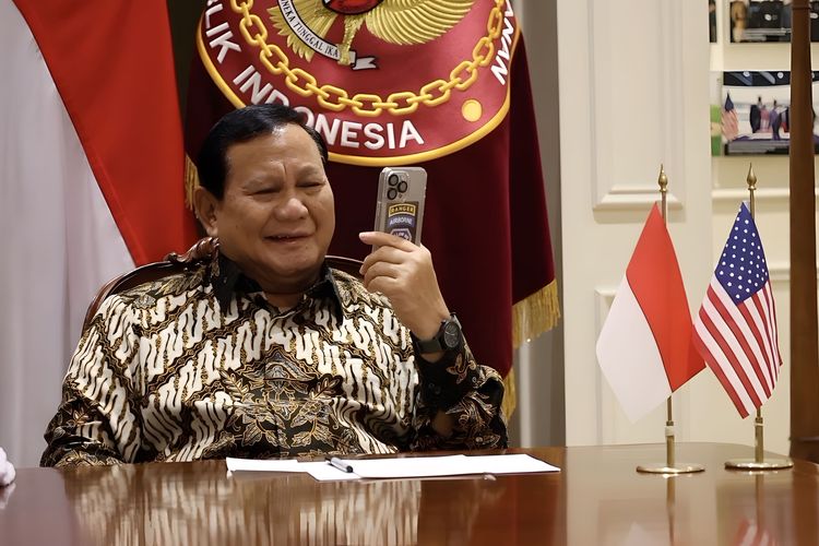 Menteri Pertahanan RI sekaligus calon presiden terpilih Prabowo Subianto menerima telepon dari Menteri Pertahanan Amerika Serikat Llyod J. Austin Ill, pada Rabu (24/4/2024).