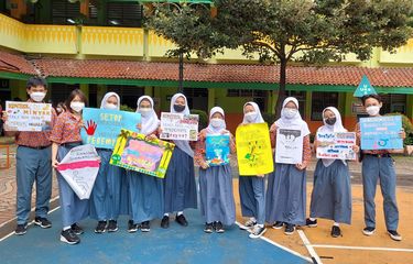 Siswa SMA 78 Jakarta Antusias Belajar di Luar Kelas Saat PTM 100 ...