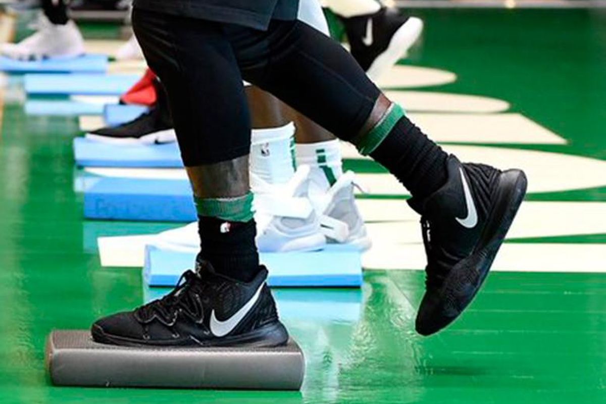 Sepatu Kyrie 5 untuk pertama kali terlihat dipakai Kyrie Irving dalam sesi latihan di pusat latihan klub Celtics, Boston.