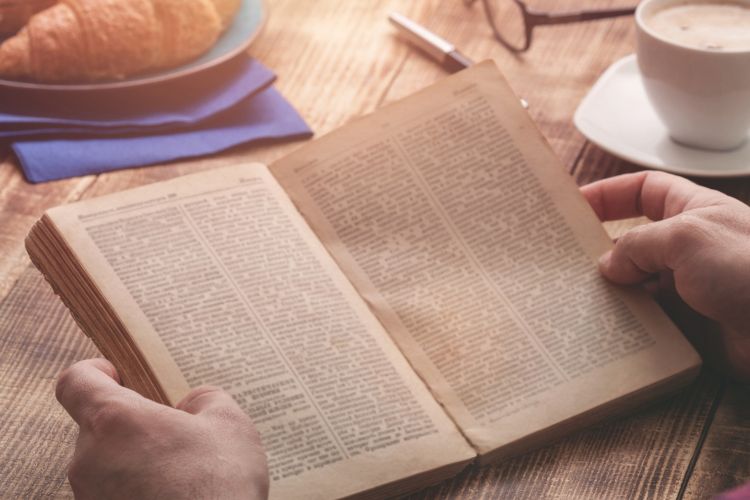 Ilustrasi membaca buku