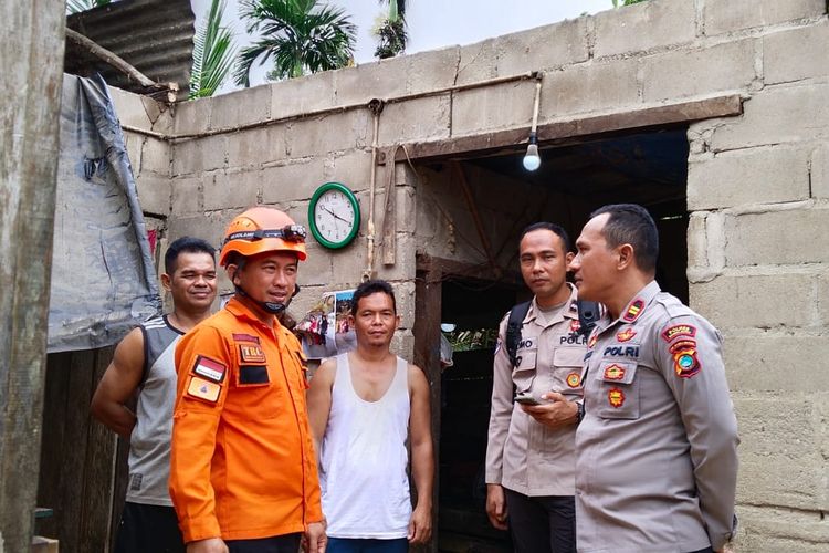 Rumah warga di Kelapa, Bangka Barat, Babel yang rusak dihantam puting beliung, Senin (21/11/2022) dinihari.