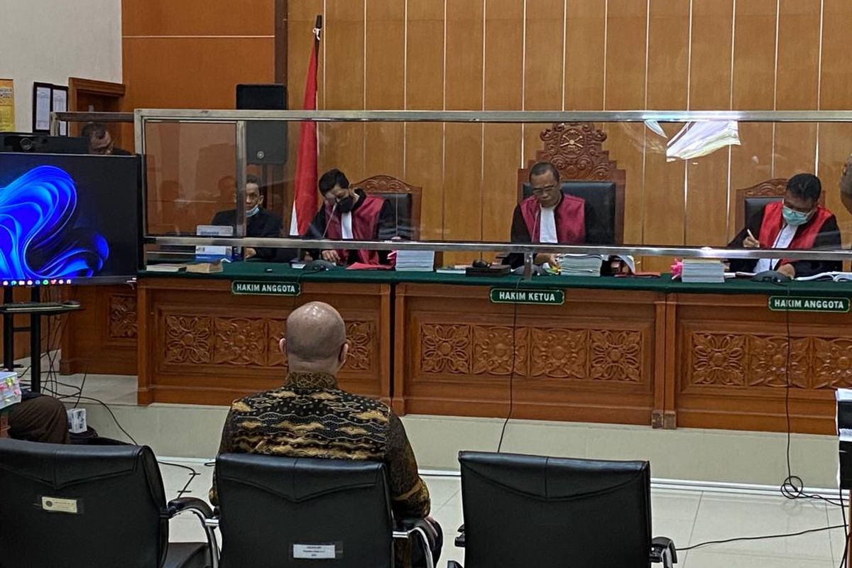 Irjen Teddy Minahasa dihadirkan jaksa penuntut umum sebagai saksi mahkota dalam persidangan eks Kapolres Bukittinggi AKBP Dody Prawiranegara dan Linda Pujiastuti pada Rabu (1/3/2023). 
