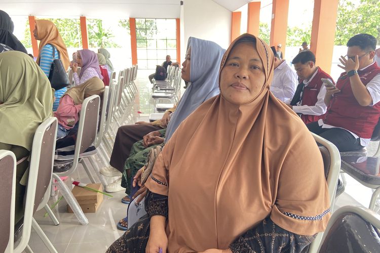Biaya Pendidikan Tinggi, Buruh Kuli di Tuban Antar Anak ke Sekolah Rakyat