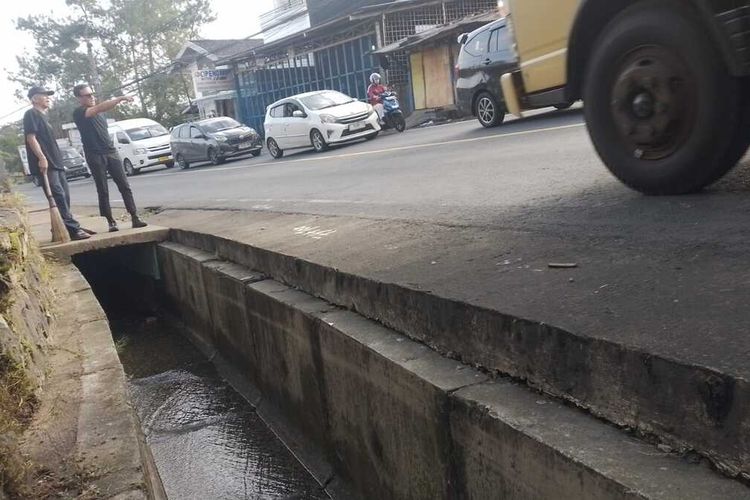Pengendara Motor Terseret Arus Banjir di Jalur Puncak Ditemukan Meninggal, Ternyata Pasutri