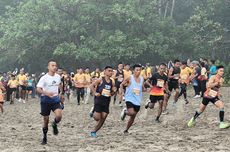 Menembus Kabut, Ratusan Pelari Ikuti Alas Purwo Jungle Run 2024