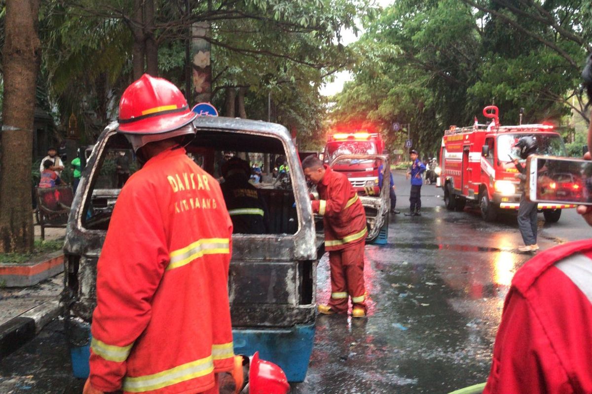 Angkot jurusan GL di Kota Malang terbakar pada Selasa (20/9/2022) sekitar pukul 17.00 WIB. 