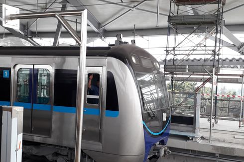 PT MRT Jakarta Uji Coba Angkut Karung Pasir Setara 1.950 Penumpang
