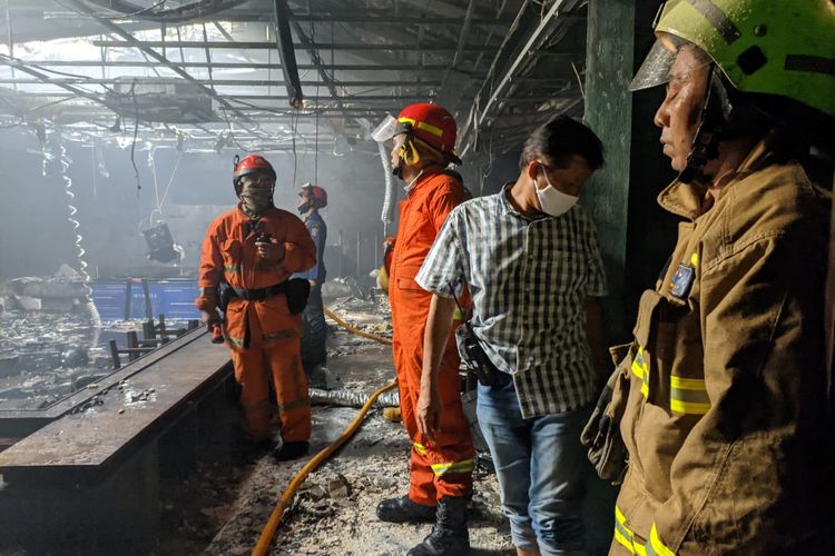Kebakaran di Restoran Mr. Jackson Lei Lo di Jalan Suryo, Rawa Barat, Kebayoran Baru, Jakarta pada Jumat (25/9/2020) siang akhirnya bisa dipadamkan total dalam waktu hampir tiga jam. 