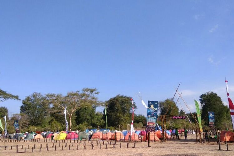 Tenda-tenda di Taman Nasional Baluran, Situbondo, Jawa Timur dalam rangka perayaan Hari Konservasi Nasional, Kamis (10/8/2017).