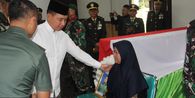 Panglima TNI Beri Penghormatan Prajurit yang Gugur akibat Ledakan Amunisi di Garut