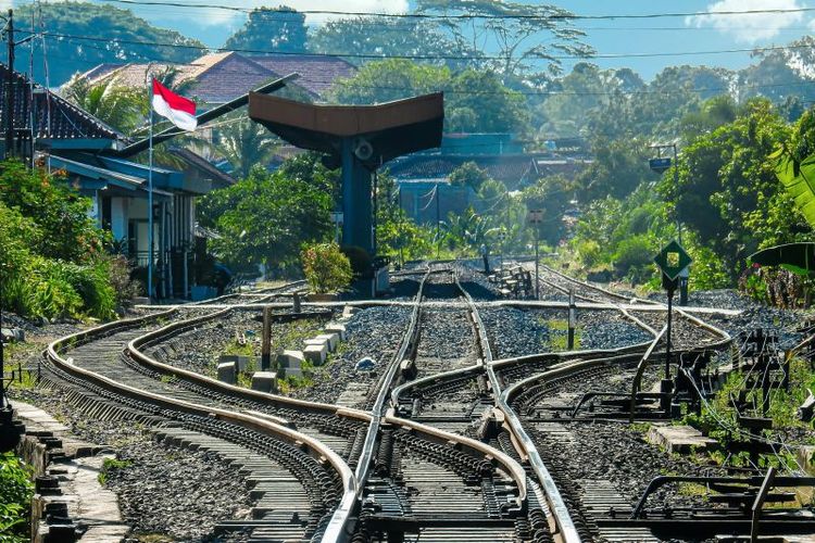 Lokasi pencurian bes rel kereta api milik PT KAI di Prabumulih, Sumatera Selatan, Selasa (14/11/2023). 
