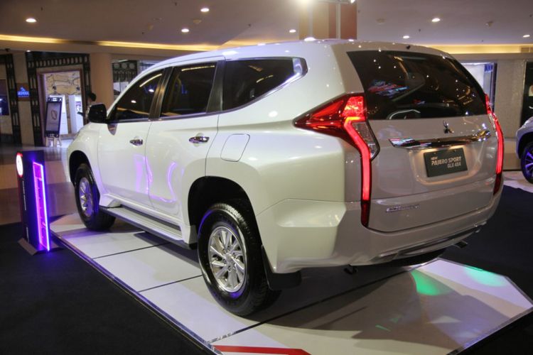 Mitsubishi GLX 4X4 MT terbaru rakitan lokal.