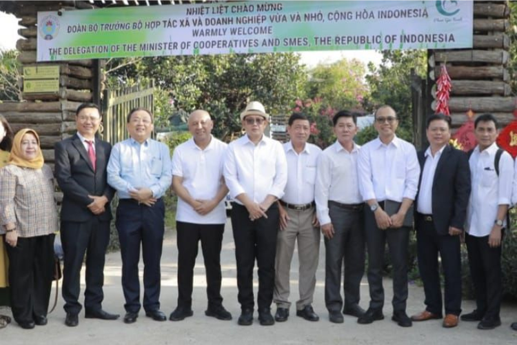 Delegasi Indonesia mengunjungi Vietnam dalam rangka penguatan kerja sama di sektor koperasi, UKM, dan produksi pangan 