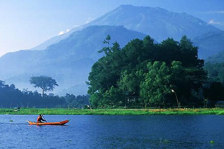 Pemandangan alam di Rawa Pening