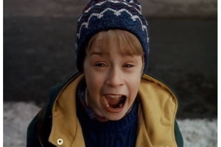 Cuplikan adegan Kevin (Macaulay Culkin) dalam Film Home Alone.