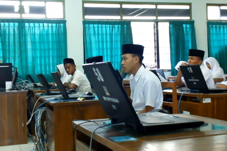 suwasana UNBK di SMK Yappi, Gunungkidul pagi ini