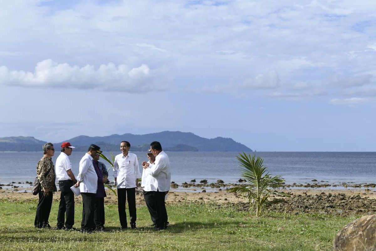 Presiden Joko Widodo melakukan kunjungan ke Kawasan Ekonomi Khusus Tanjung Pulisan, Likupang, Kabupaten Minahasa Utara, Sulawesi Utara, Kamis (4/7/2019).