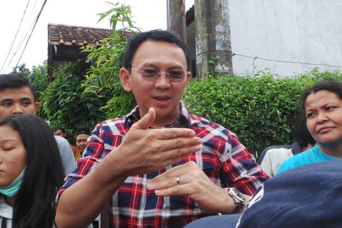 Calon gubernur nomor pemilihan dua DKI Jakarta Basuki Tjahaja Purnama atau Ahok saat blusukan di kawasan Lubang Buaya, Jakarta Timur, Jumat (3/2/2017).