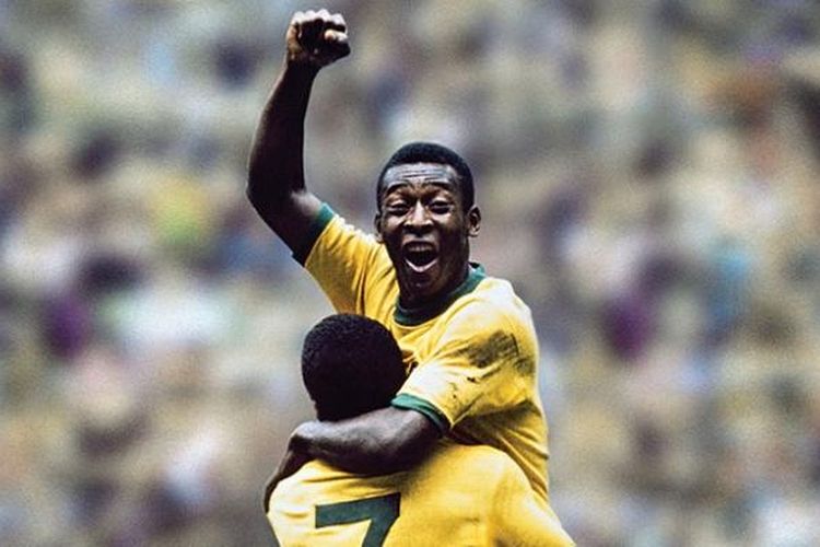 Pele merayakan gol ke gawang Italia dalam laga final Piala Dunia 1970 di Meksiko. Timnas Brasil ketika itu menjadi juara Piala Dunia 1970 setelah menghancurkan Italia 4-1 pada partai final. Gol terakhir Brasil yang diciptakan oleh Carlos Alberto kerap disebut gol terbaik dalam sejarah final Piala Dunia.