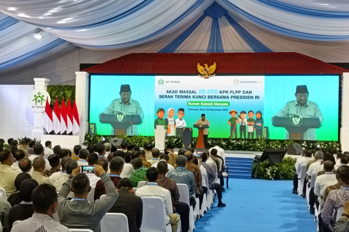 Presiden RI Prabowo Subianto meresmikan Akad Massal 26.000 KPR FLPP dan Serah Terima Kunci Rumah Subsidi Menyala di Cileungsi, Kabupaten Bogor.