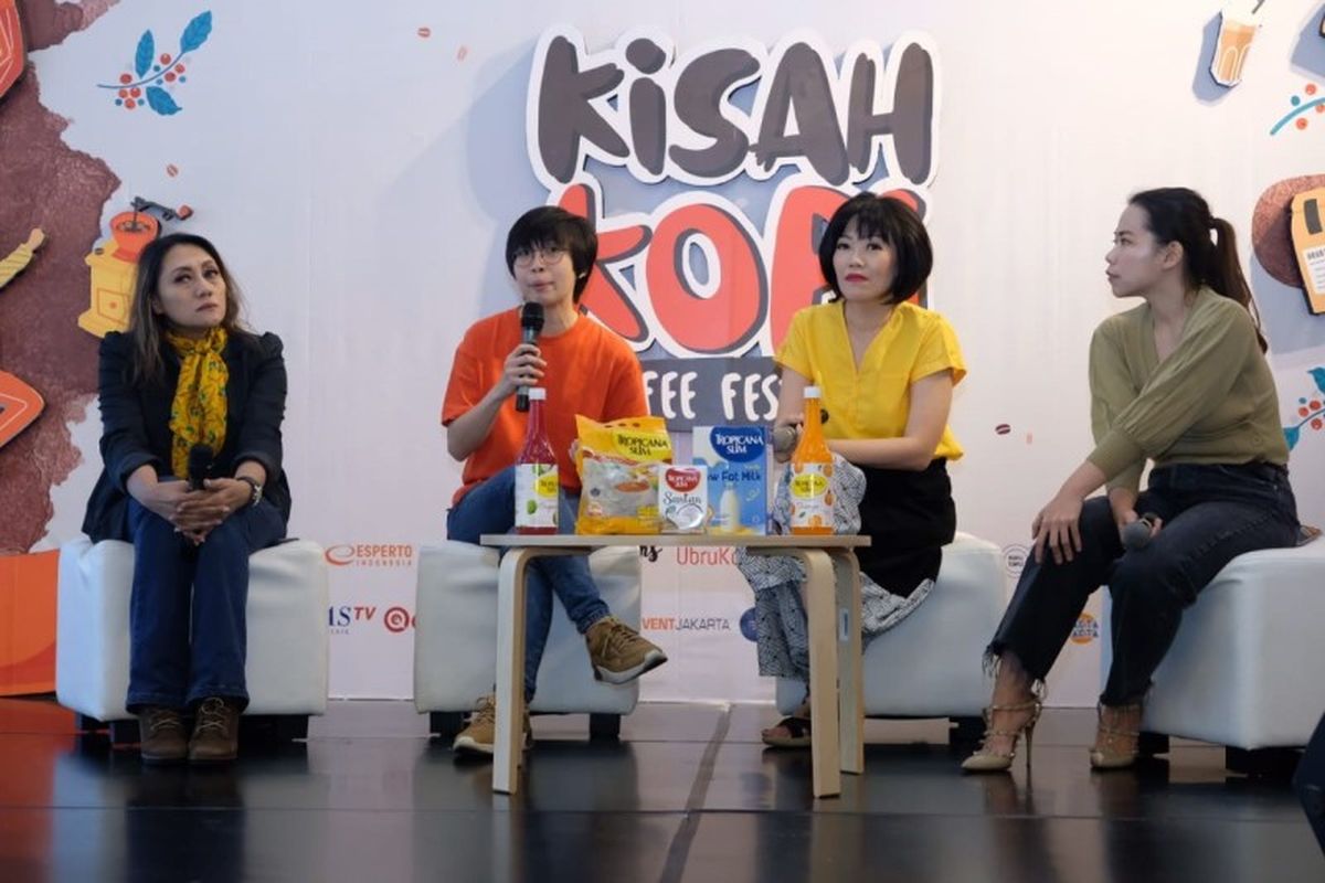 Dari kiri ke kanan: Novita Suryaningsih (Director of Marketing and Business Development Esperto Indonesia), Revyta (Founder Jamboree), Noviana Halim (Brand Manager Tropicana Slim), Sylvia Surya (Co-Founder KopiSoe) dalam acara Kisah Kopi Volume 2 di Jakarta, Jumat (21/02/2020)