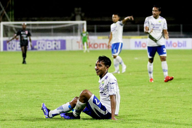 Pemain muda Persib Bandung Beckham Putra saat pertandingan pekan 31 Liga 1 2021-2022 melawan Madura United yang berakhir dengan skor 3-2 di Stadion I Gusti Ngurah Rai Denpasar, Minggu (13/3/2021) malam.