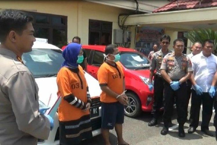 kapolres tebo saat konfrensi pers kasus penggelapan 26 mobil