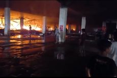 Puluhan Ruko dan Kios di Plaza Botania Batam Terbakar