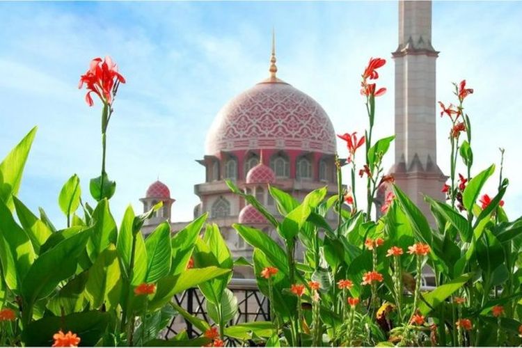 Putrajaya beberapa kali memenangkan penghargaan sebagai kota terbersih di kawasan Asia Tenggara.