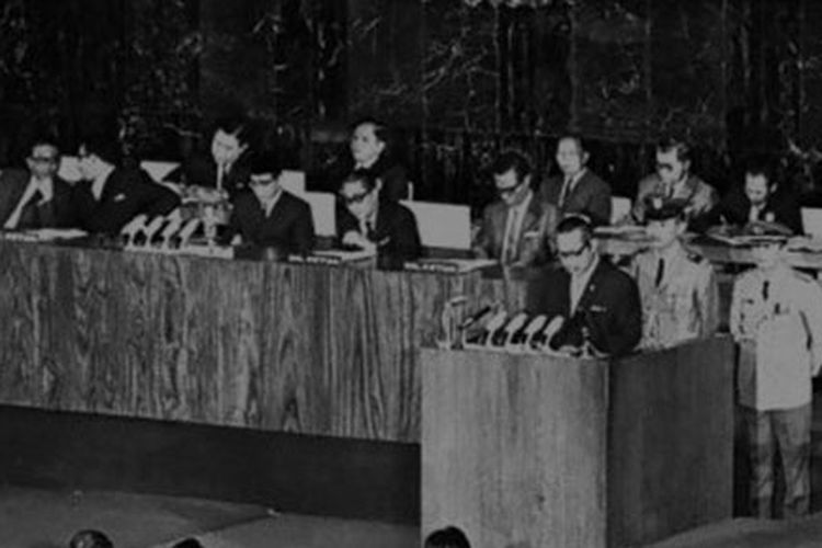 Demokrasi Indonesia Periode Demokrasi Terpimpin 1959 1965 Halaman All Kompas Com