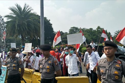 Warga Tanah Galian Unjuk Rasa Tuntut Hak Pembebasan Lahan untuk Kereta Api Cepat