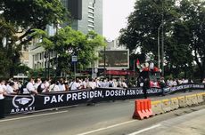 "Dosen Kelihatan Kaya Itu karena Kerja Sampingan di Luar Jam Kerja..."