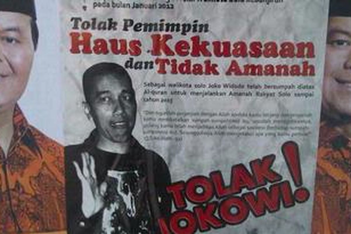 Selebaran gelap tentang Joko Widodo yang ditempel di pagar tembok rumah warga di Pejaten Barat, Pasar Minggu, Jakarta Selatan, Minggu (6/5/2012).
