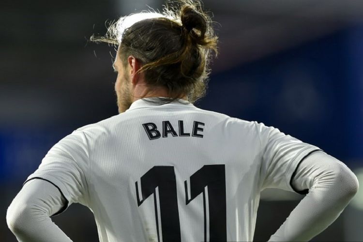 Gareth Bale tengah berkacak pinggang pada laga Real Madrid vs Huesca dalam lanjutan La Liga Spanyol, 9 Desember 2018. 