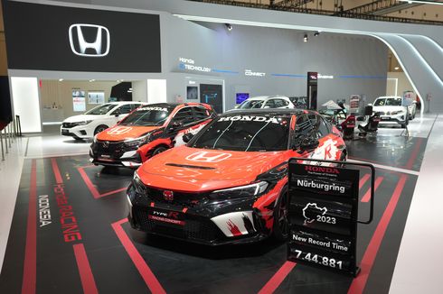 Melihat Langsung Deretan Mobil Balap Honda di GIIAS 2023