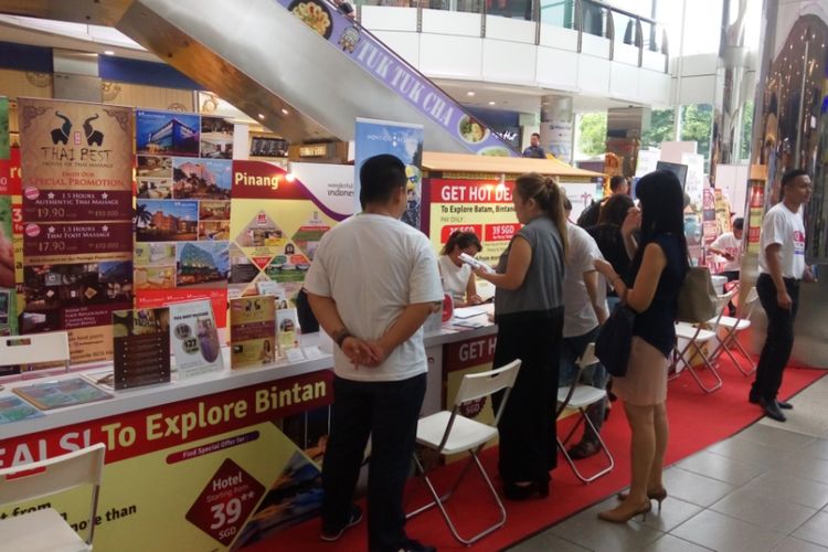 Kegiatan promosi dan penjualan promo paket wisata Kepulauan Riau yang digelar Kementerian Pariwisata di Singapura, Jumat (13/10/2017).
