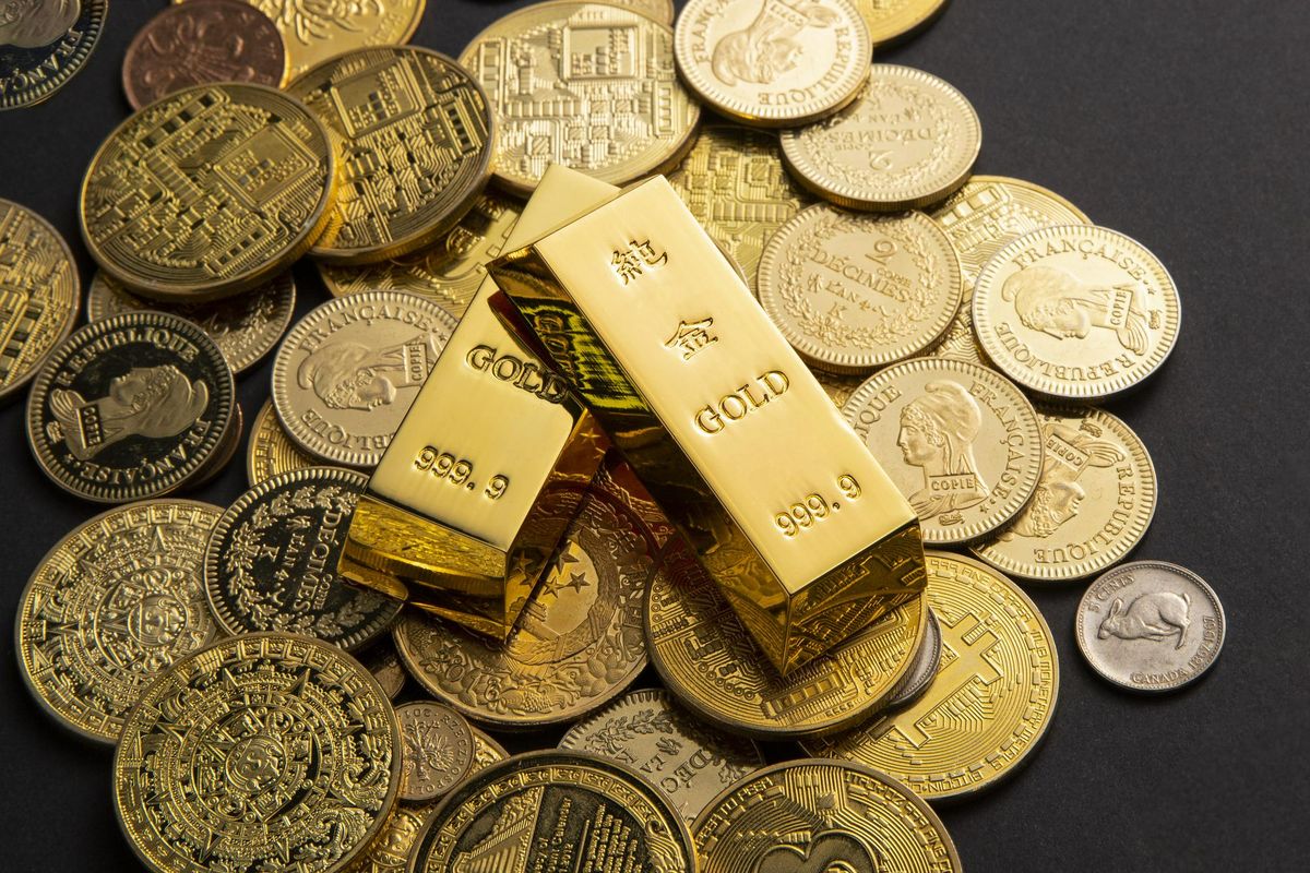 Emas tidak hanya dianggap sebagai aset investasi yang aman, tetapi juga sebagai simbol kekayaan dan kestabilan finansial.  
