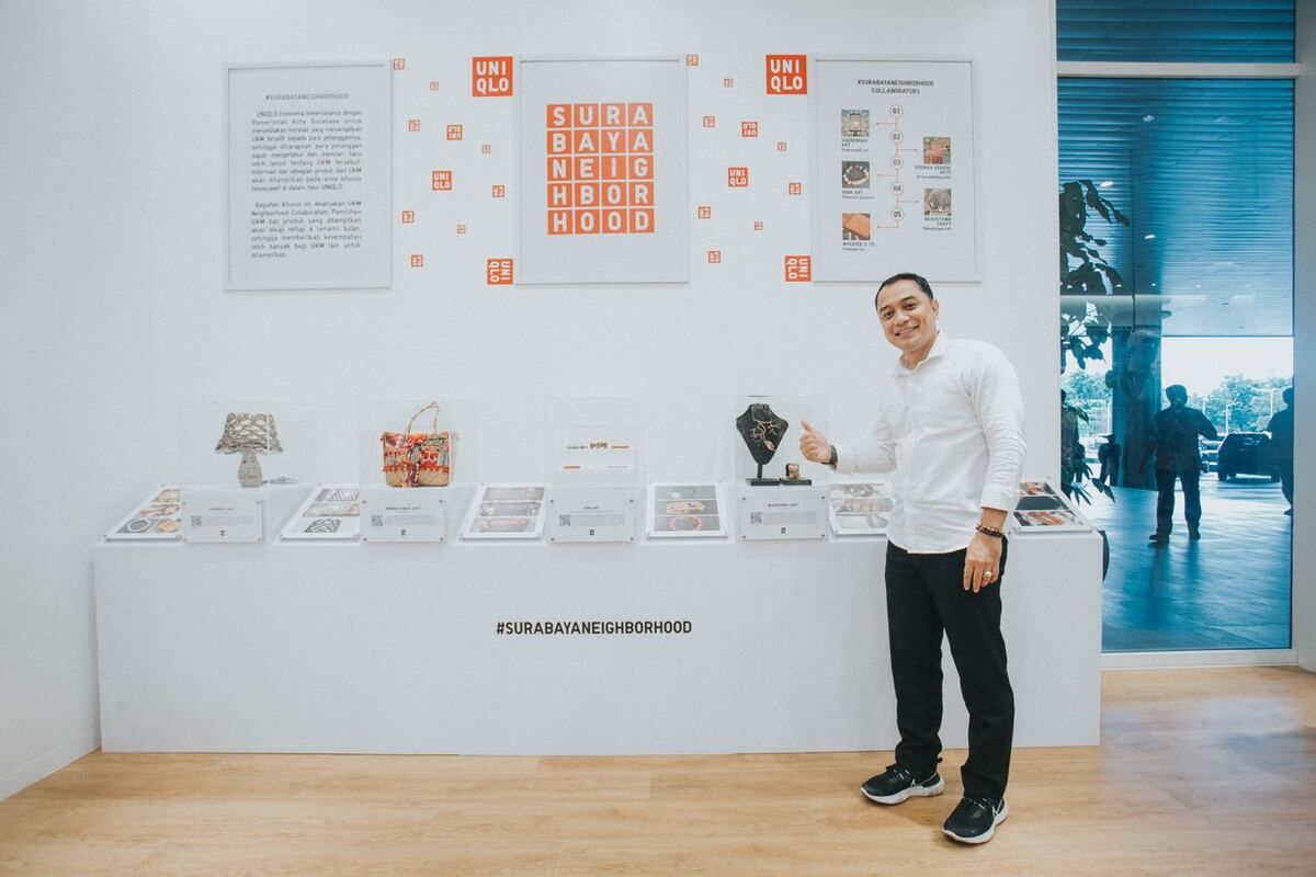 Wali Kota Surabaya Eri Cahyadi saat mengunjungi store Uniqlo yang di dalamnya berjejer produk UMKM Surabaya.